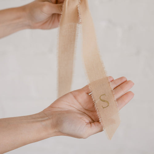 Nude Linen Candle | ENGLISH INITIAL PRINT